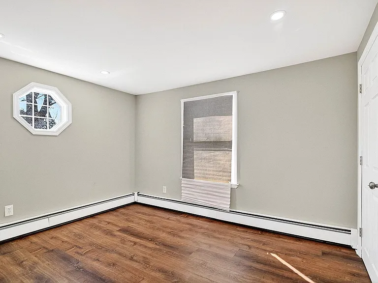 24 Steinhardt Ave — Photo 21