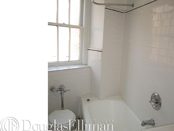 4th image of 1 Jane St APT 3G