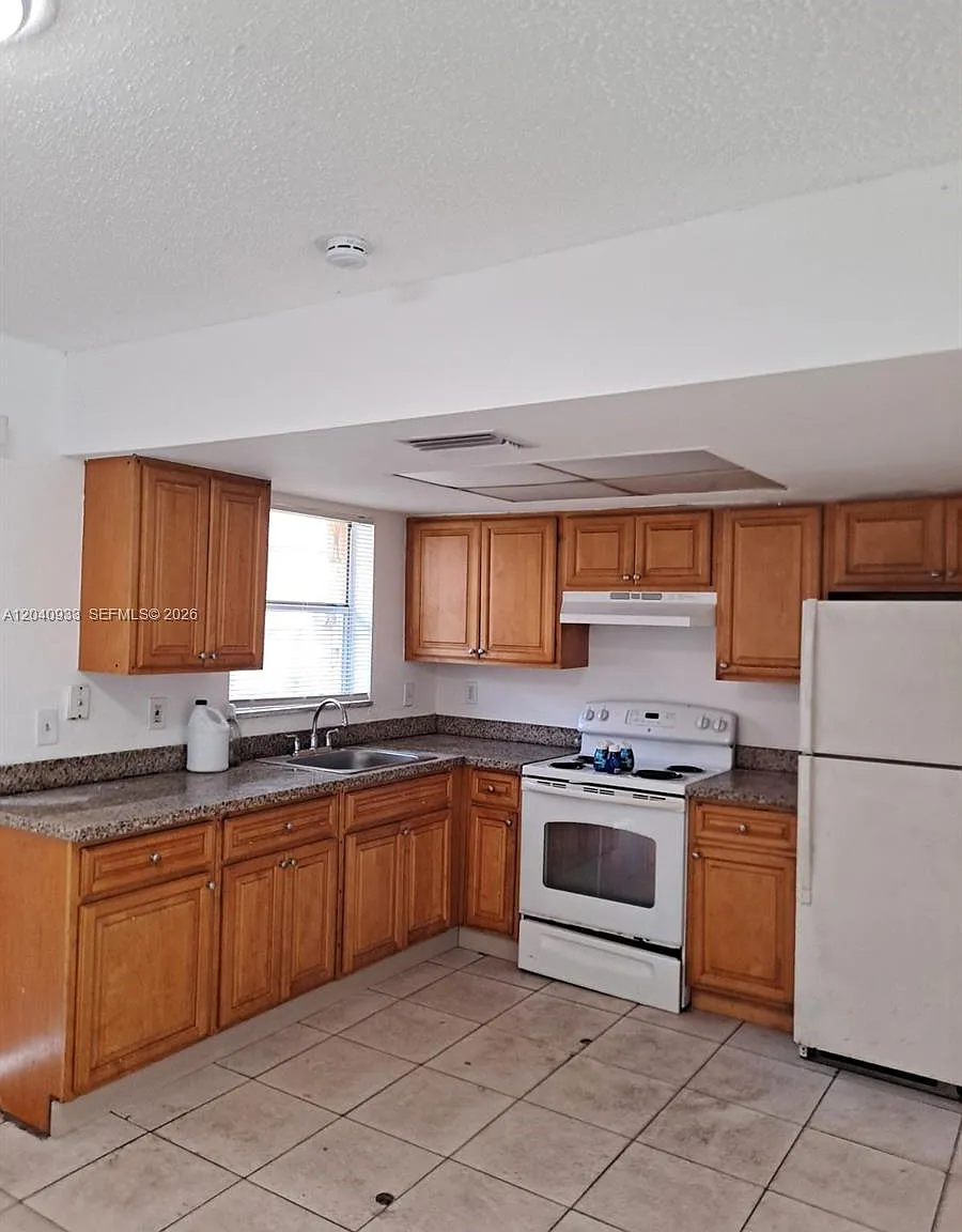 Royal Oaks Townhouse 4 Co — Photo 2