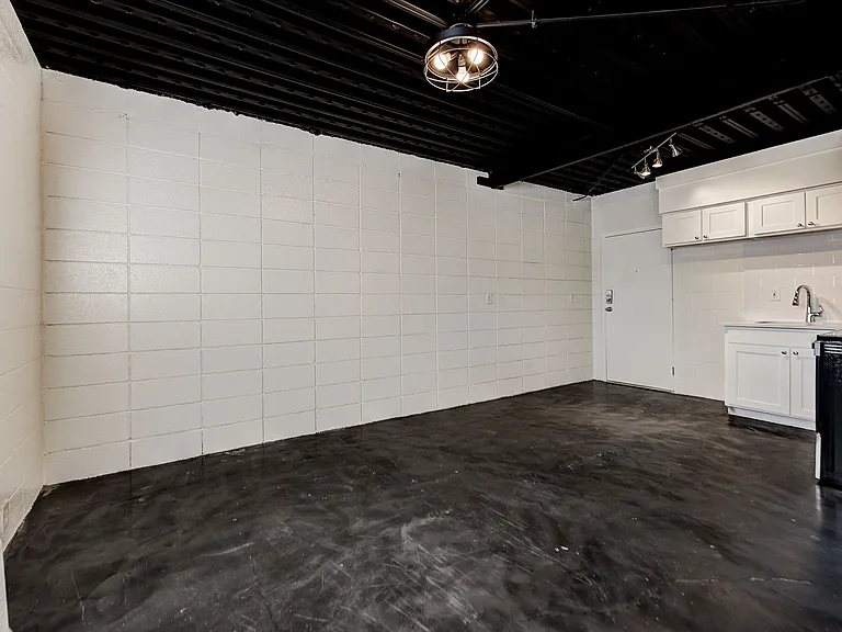 1325 W Lindsey St — Photo 14