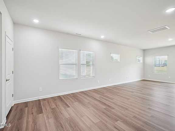 5th image of 616 Red River Dr
