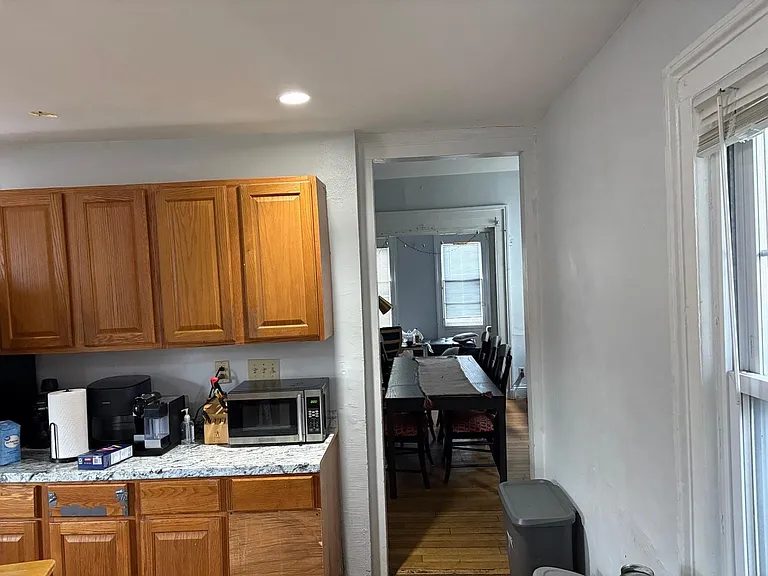 395 Crown St — Photo 5
