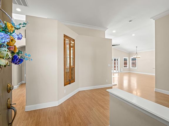 4th image of 8051 N Paula Ave