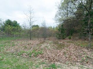 68510 Rambling Rose Dr, Lawton, MI 49065