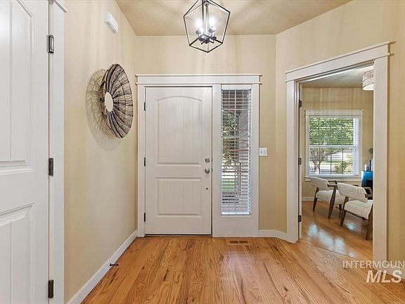 3rd image of 2930 N Christian Way