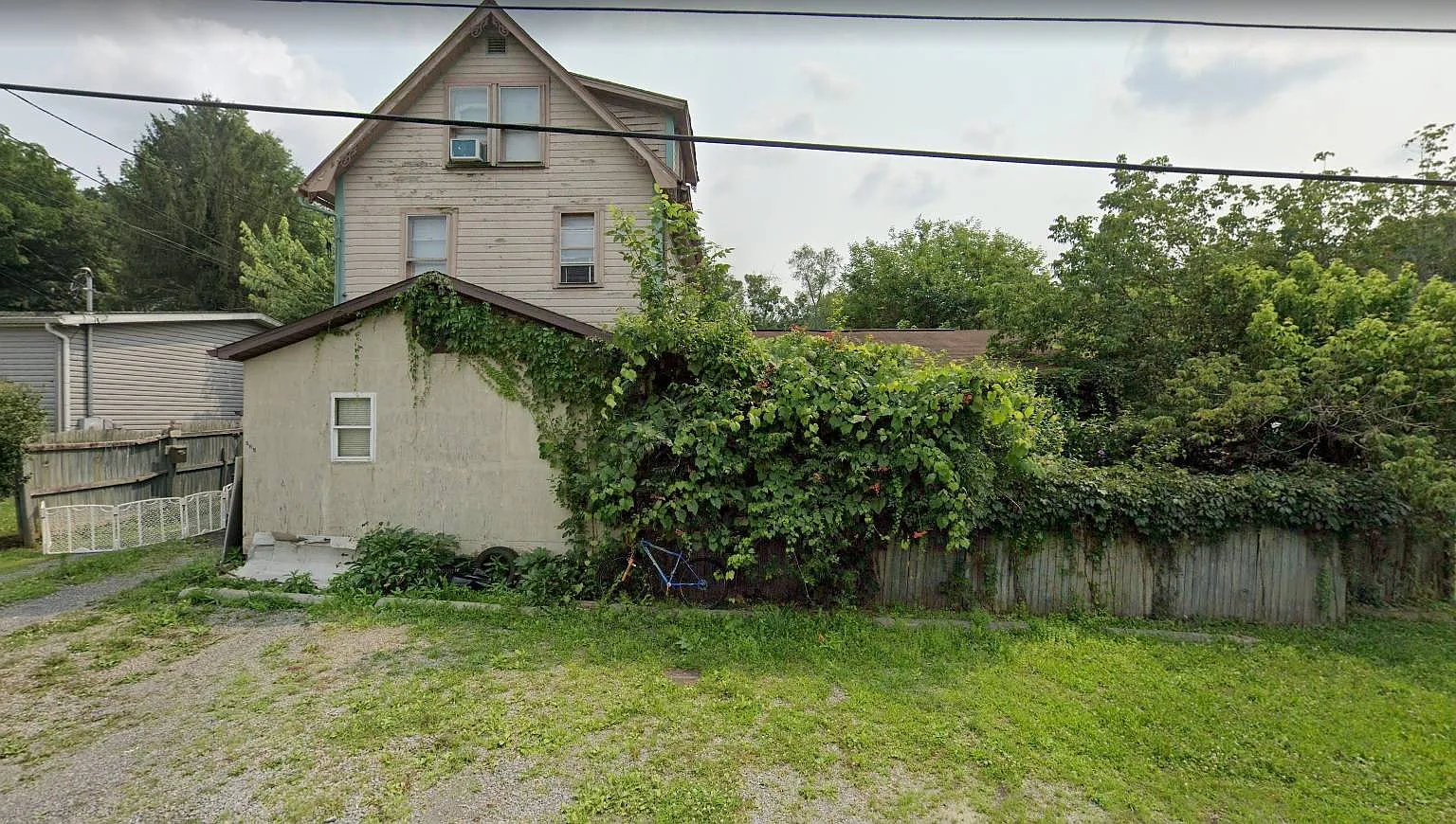 569 W Pennsylvania Ave photo 1