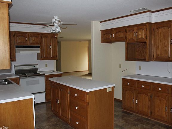 4th image of 1110 Crescent Dr