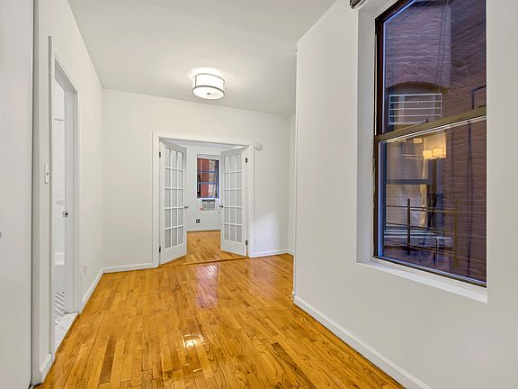 3rd image of 358 W 45th St APT 1D