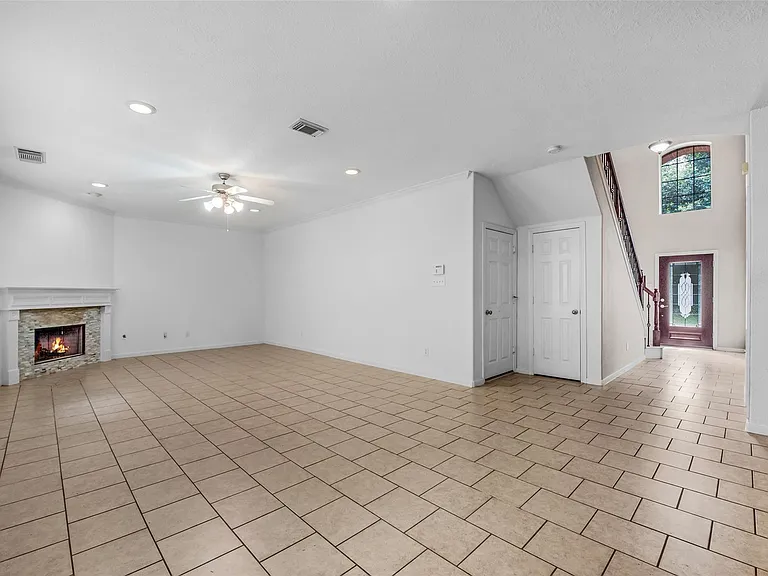 75 N Spinning Wheel Cir — Photo 11