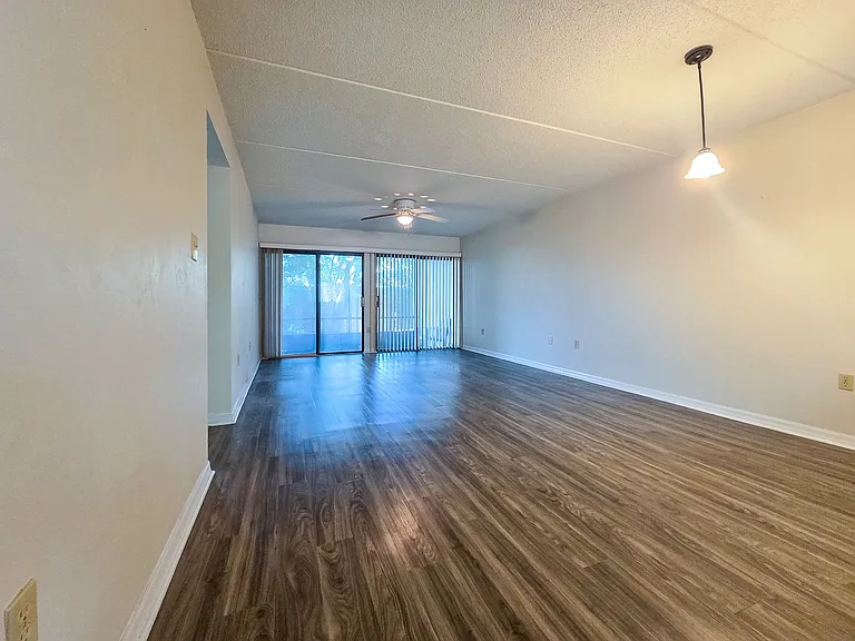 1634 SW 16th St — Photo 3