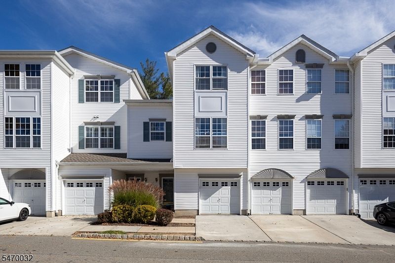 1st image of 7 Caroline Foster Ct