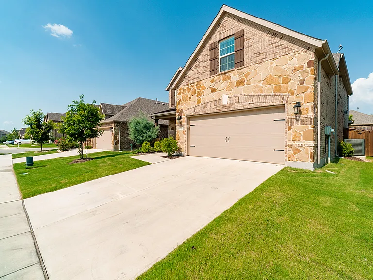 3905 Cozy Pine Dr — Photo 2
