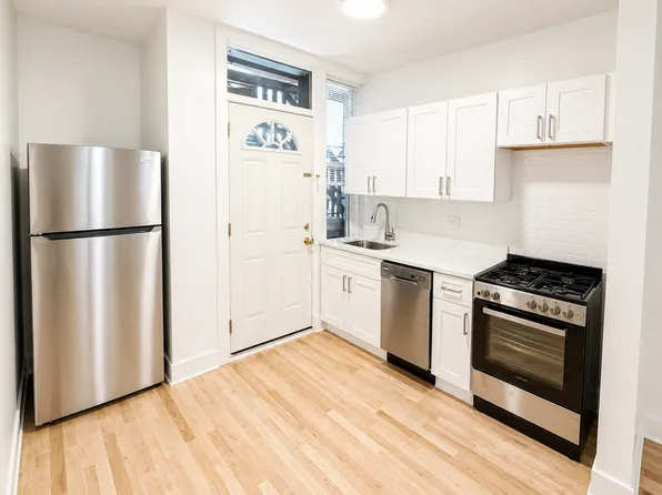 3742 N Pine Grove Ave APT 2E, Chicago, IL 60613