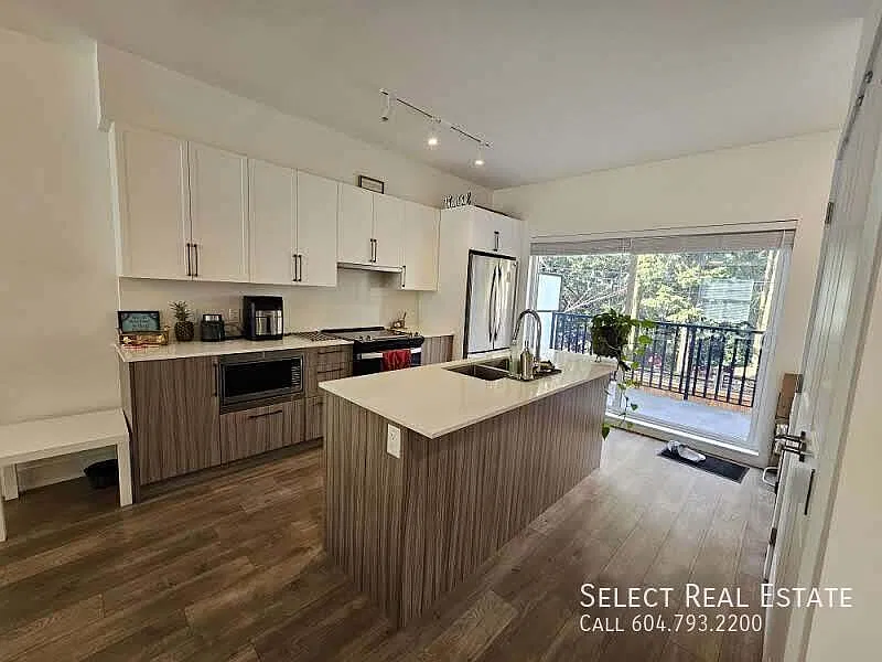 3 bed, 2.5 bath, 1267 sqft, $2,600 — Photo 3