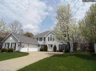 19706 Echo Dr, Strongsville, OH 44149