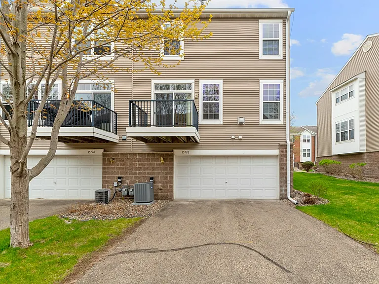 15726 Frisian Ln — Photo 43