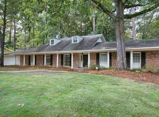 4911 Shadowwood Dr, Jackson, MS 39211