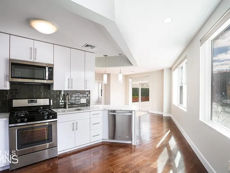 456 Grand St #5K — Photo 1