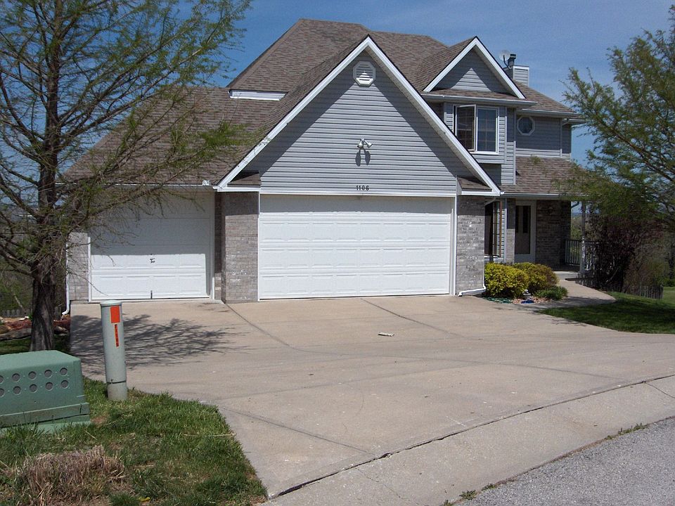 2nd image of 1106 SW Foxtail Dr