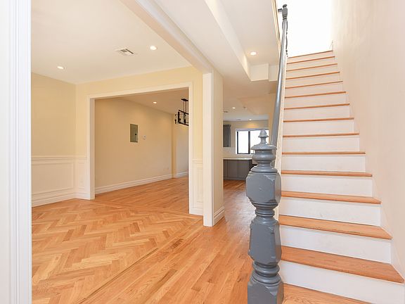 4th image of 2071 Pacific St #2