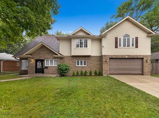 5832 Capri Ln, Morton Grove, IL 60053