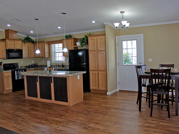 Kitchen - Many Cabinets!