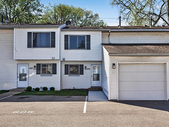 2nd image of 605 E Portland Dr