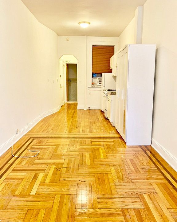 2nd image of 123 E 90th St APT 1C