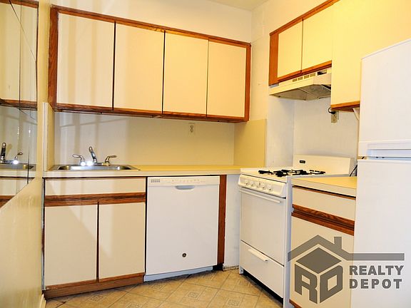 4th image of 4324 43rd St