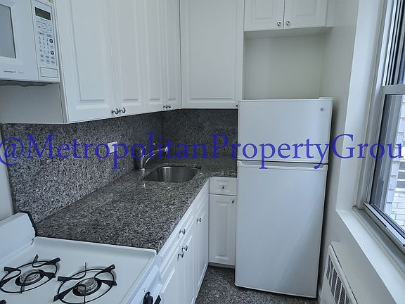 4th image of 300 E 46th St #9KJN