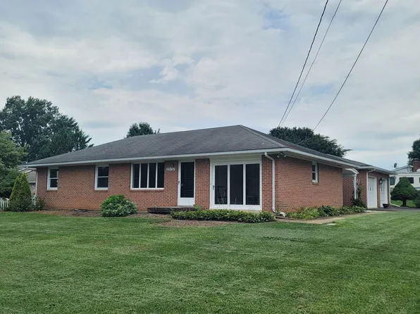 22157 Holiday Dr, Smithsburg, MD 21783