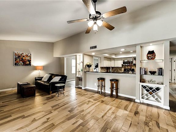 3rd image of 3065 Kinkaid Dr