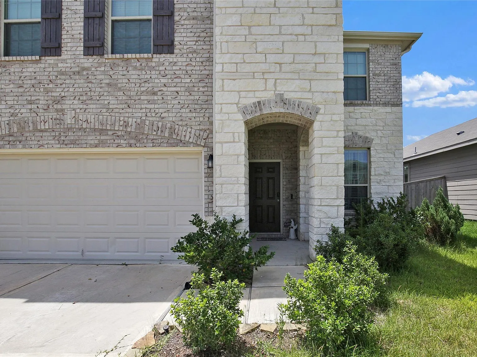4 bed, 2.5 bath, 2610 sqft, $2,700 — Photo 4