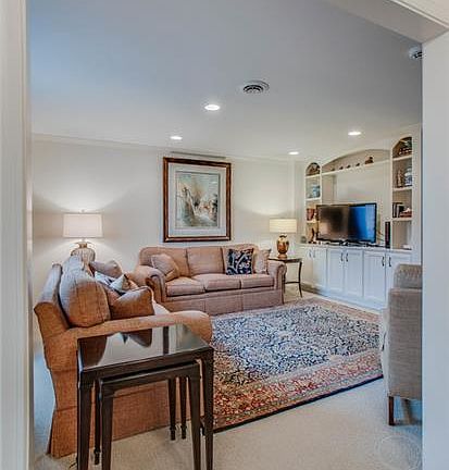 2nd image of 301 Plantation Ct