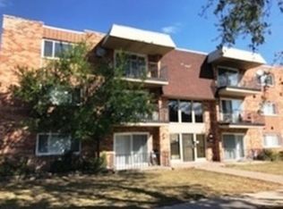 7350 Sandalwood Dr APT 104, Tinley Park, IL 60477