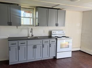 26 Tracy Ave #2, Jewett City, CT 06351