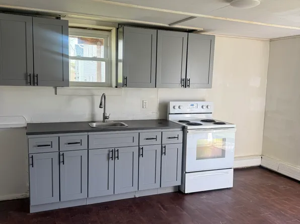 26 Tracy Ave #2, Jewett City, CT 06351