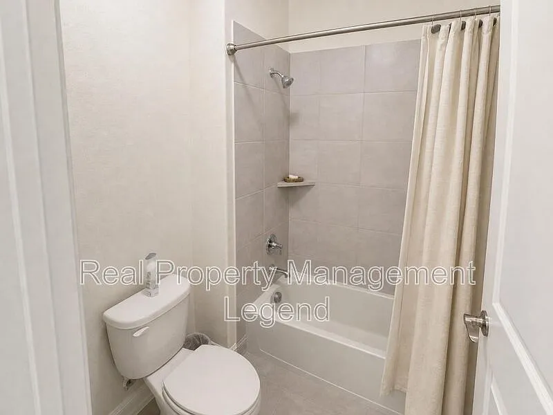 3 bed, 2.0 bath, 2154 sqft, $2,400 — Photo 4