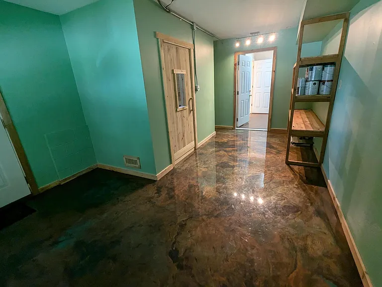 92 Haywood Rd — Photo 22