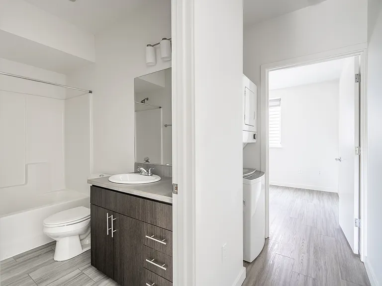 4620 N Maryland Ave #B103 — Photo 9