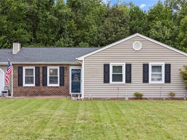 215 Eastlawn Dr, Hampton, VA 23664