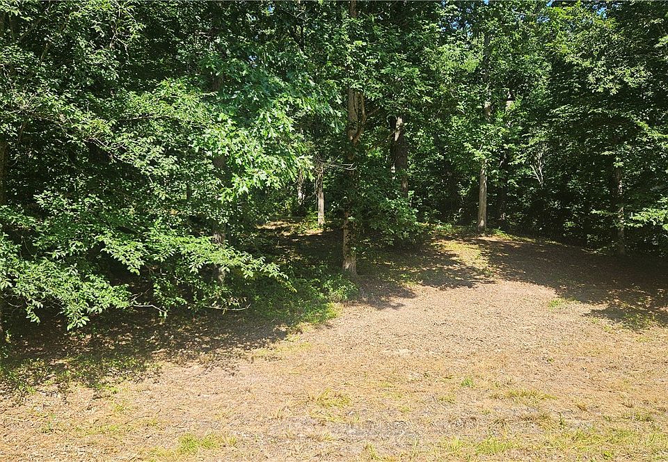 2nd image of Oakbrook Ln