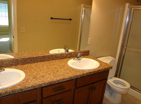 5th image of 821 Avenue E