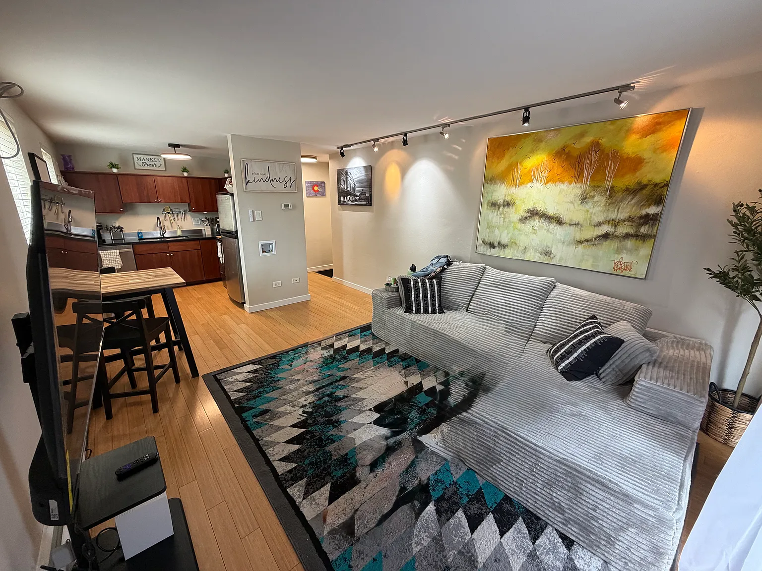 1 bed, 563 sqft, $2,200 — Photo 4