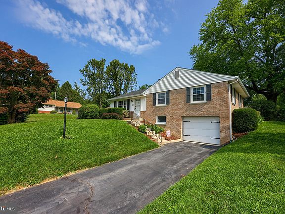 4th image of 2927 Fleetwood Dr