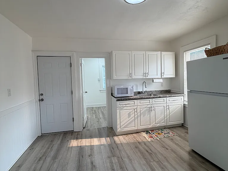 49 Henry St #3 — Photo 2