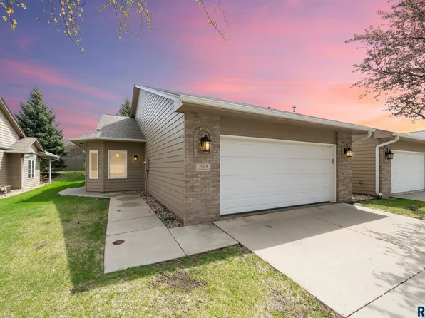 7008 S Hoffman Pl, Sioux Falls, SD 57108