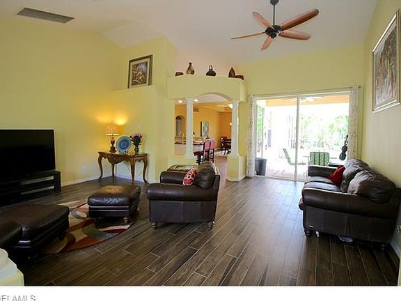 2nd image of 1020 Acacia Ave