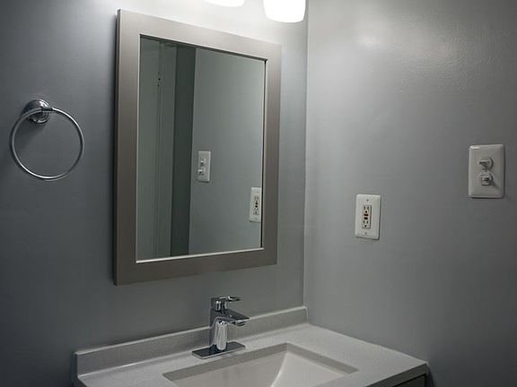 5th image of 5109 Brentford Dr