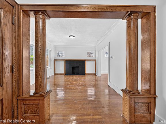 5th image of 4096 Vicksburg St